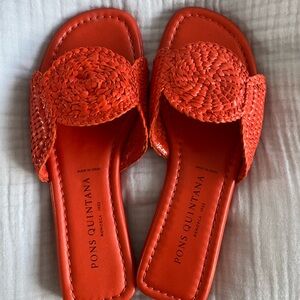 !!! PONS Quintana red slide. Very light use.